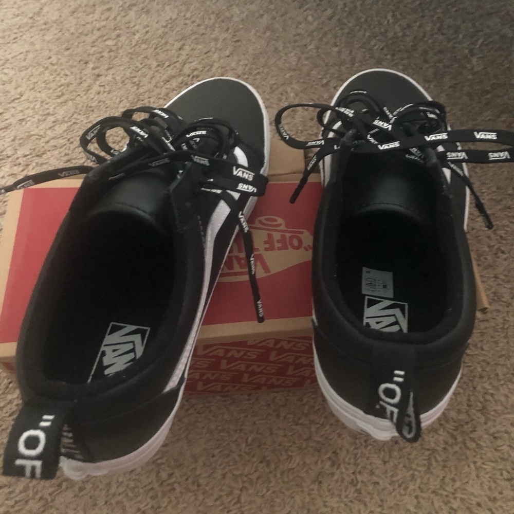 Men's "Off The Wall" Leather Vans